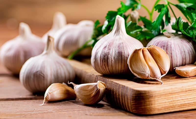 cloves of fresh garlic on the table.
